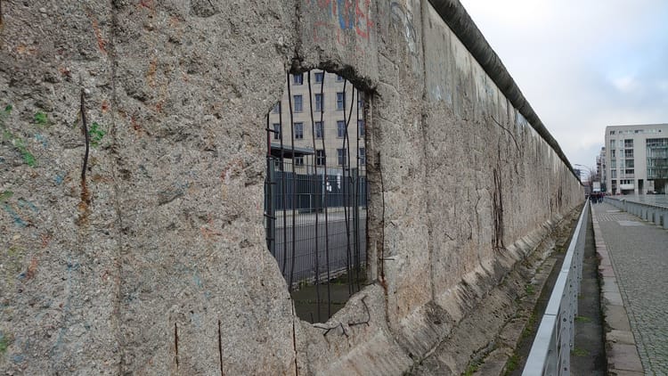 なぜ女性デザイナーは意思決定層に少ないのか —— 時間の制約という壁と、それを「ひらく」力