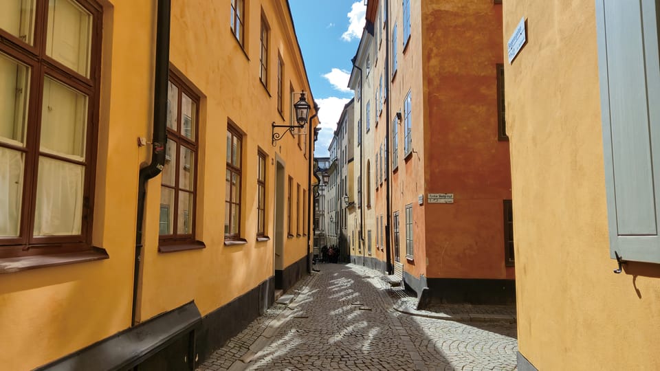 スウェーデン・ガムラスタン 、ヨルシカのアルバム「だから僕は音楽を辞めた」のジャケット写真と同じ場所